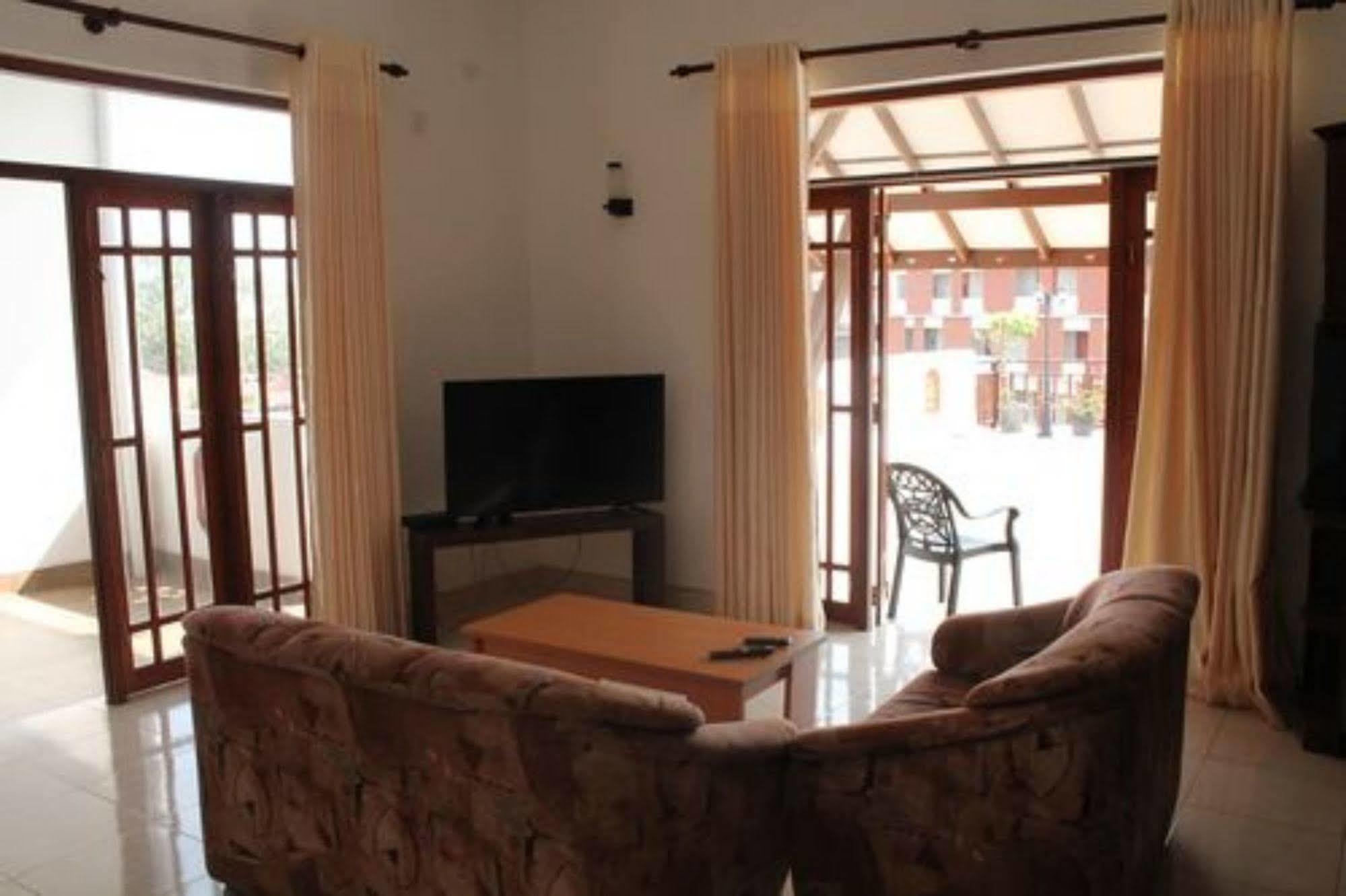 Prego Suites Ettukala Esterno foto