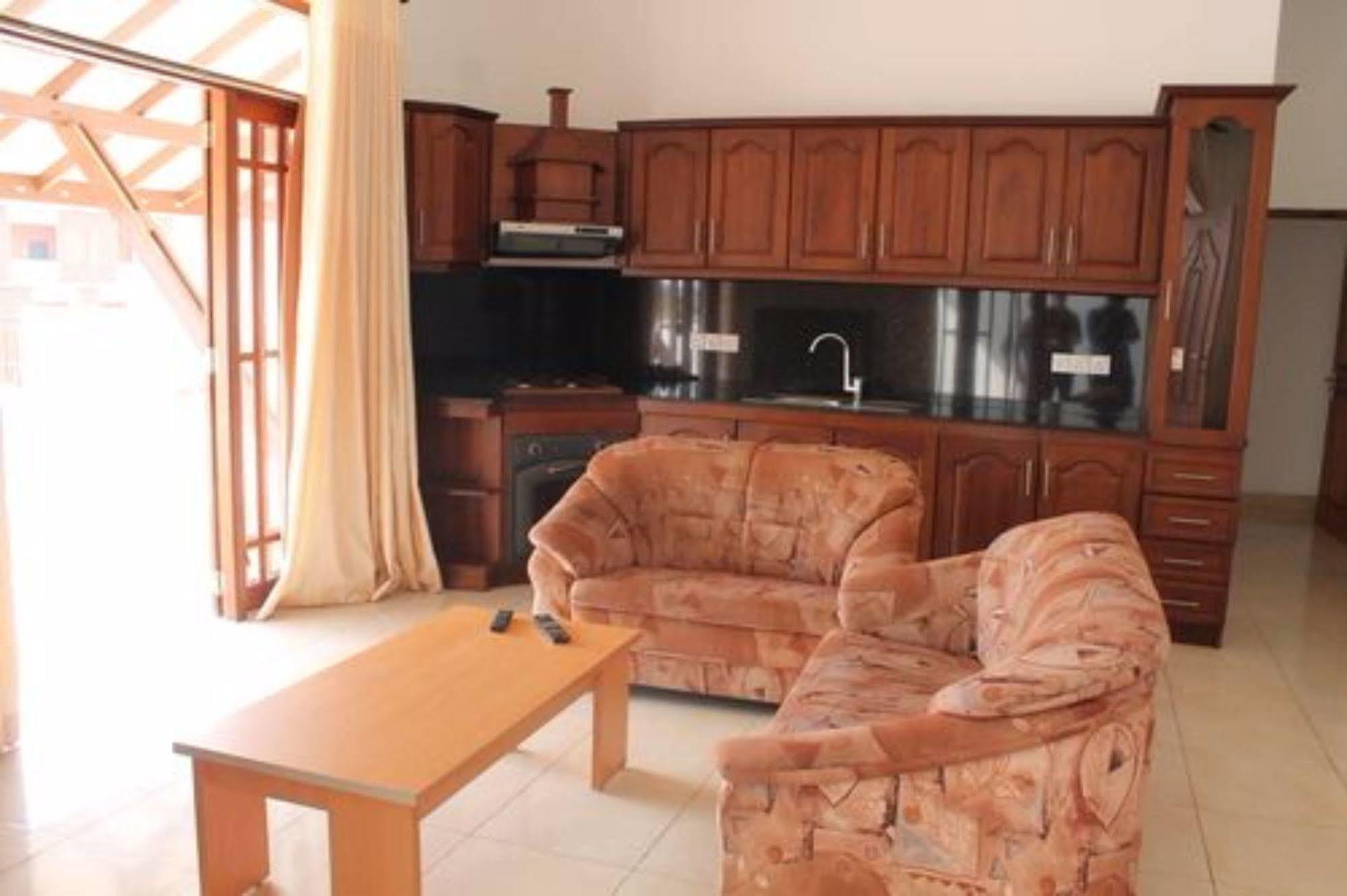 Prego Suites Ettukala Esterno foto